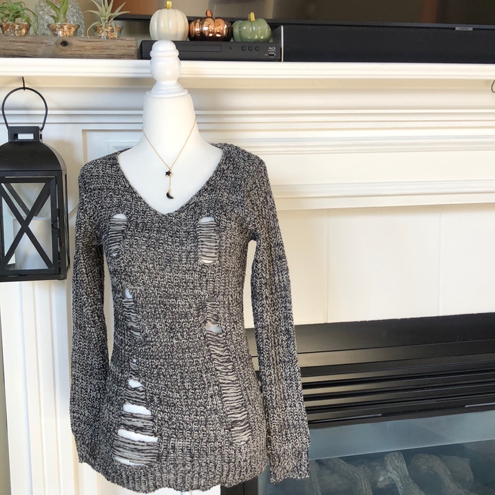🌺dark grey/grey distressed v neck sweater🌺